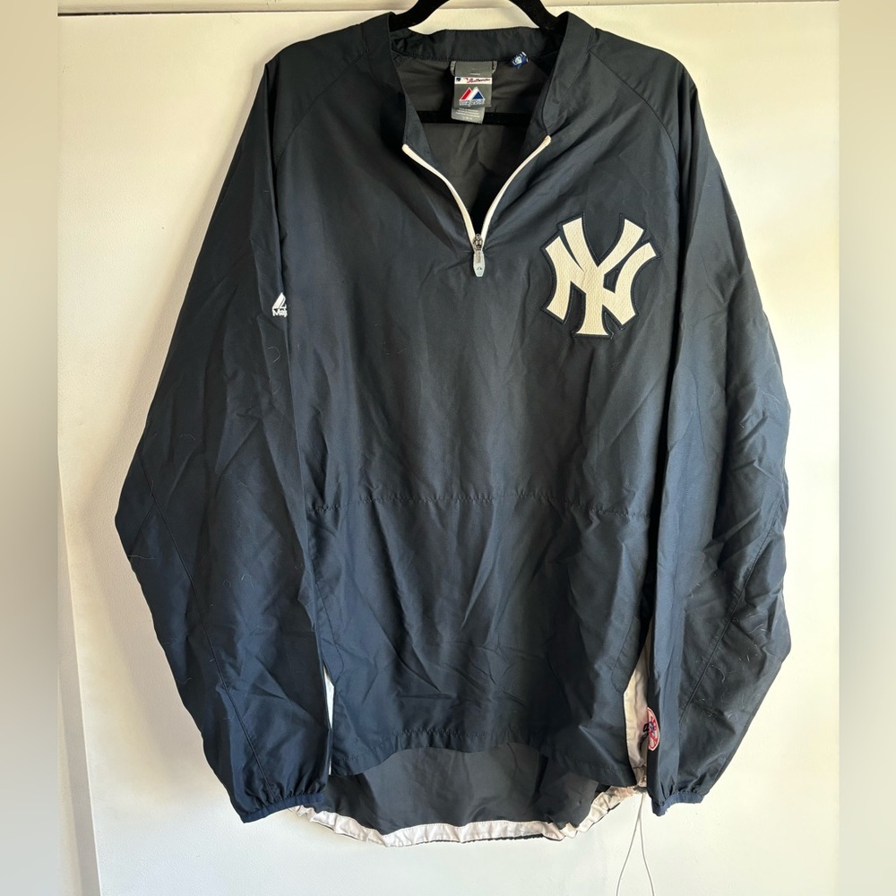 NY Yankees on field rain jacket. Men’s size L.